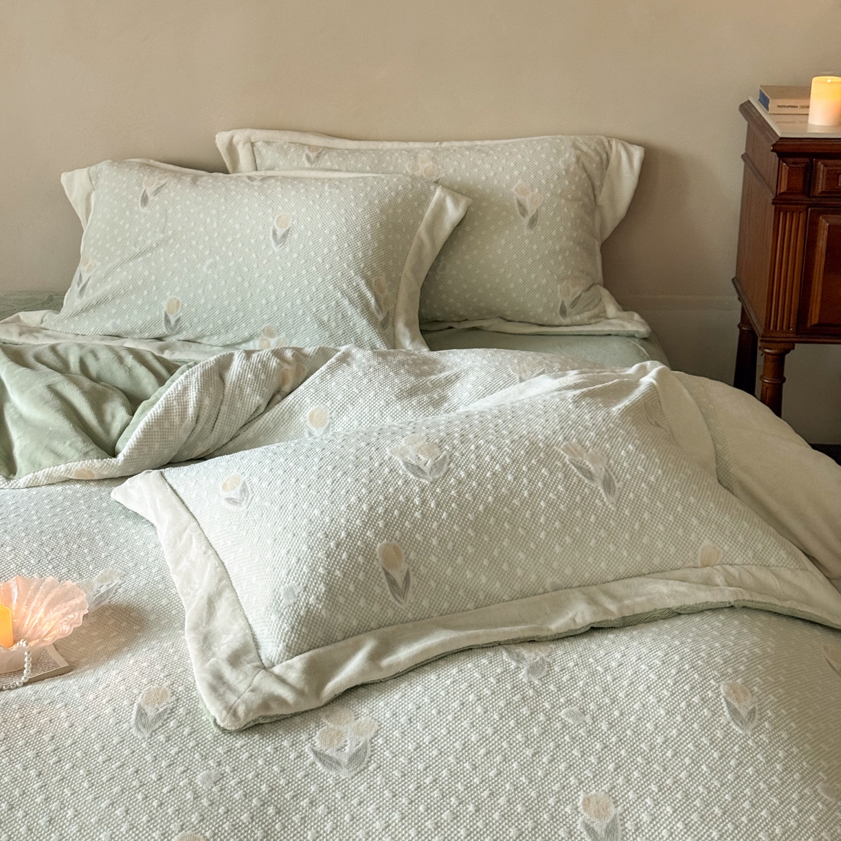 91家纺网 家纺一手货源 找家纺 云栖家居 2025秋冬消光加厚立体雕花牛奶绒四件套系列-元英系列（控价不低于199） 郁金香-绿