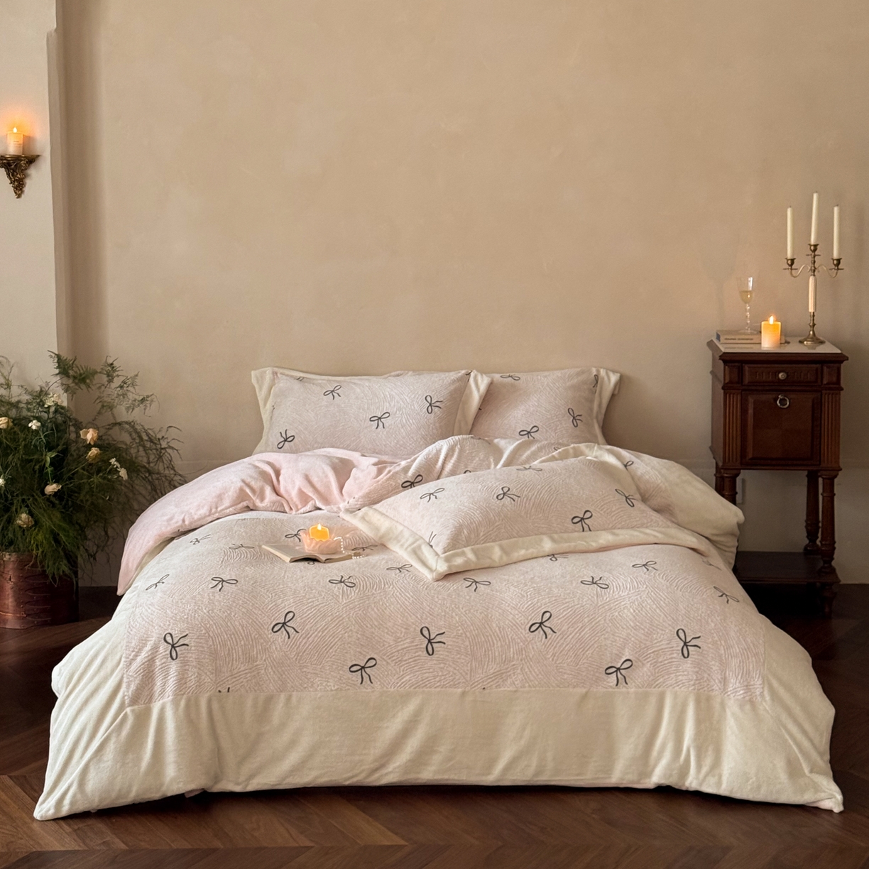 91家纺网 家纺一手货源 找家纺 云栖家居 2025秋冬消光加厚立体雕花牛奶绒四件套系列-元英系列（控价不低于199） 芮伯恩-粉