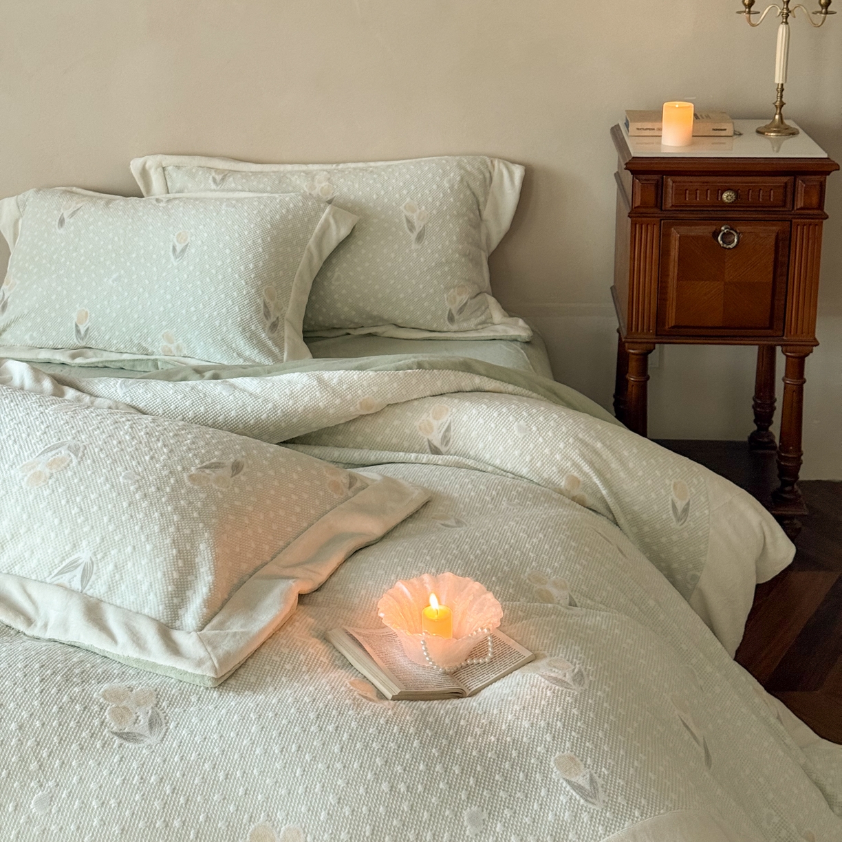 91家纺网 家纺一手货源 找家纺 云栖家居 2025秋冬消光加厚立体雕花牛奶绒四件套系列-元英系列（控价不低于199） 郁金香-绿