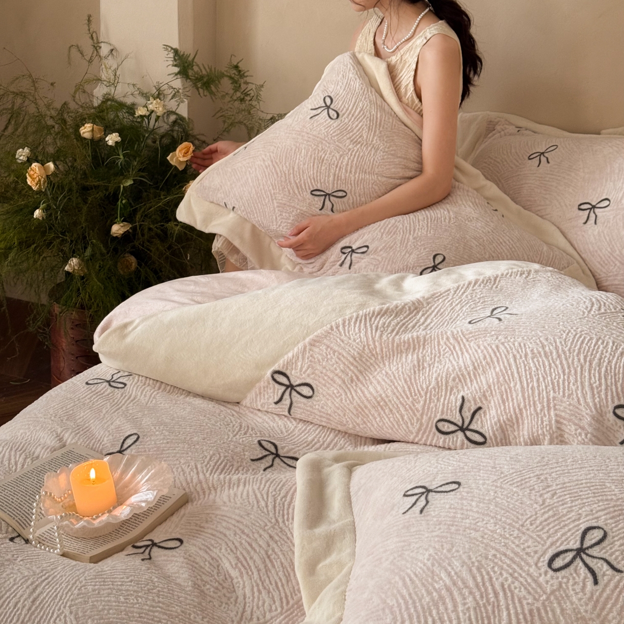 91家纺网 家纺一手货源 找家纺 云栖家居 2025秋冬消光加厚立体雕花牛奶绒四件套系列-元英系列（控价不低于199） 芮伯恩-粉