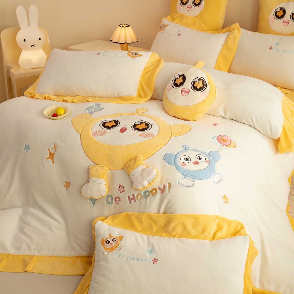 91家纺网 家纺一手货源 找家纺 （总）绒棉世家 2025新款贴布绣A类牛奶绒高克重四件套-蛋仔