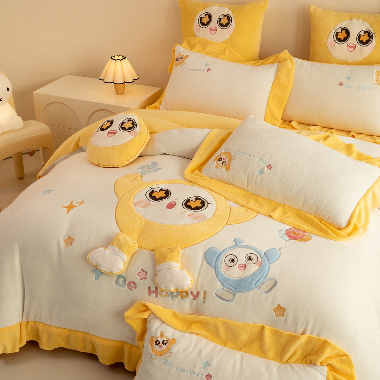 91家纺网 家纺一手货源 找家纺 （总）绒棉世家 2025新款贴布绣A类牛奶绒高克重四件套-蛋仔