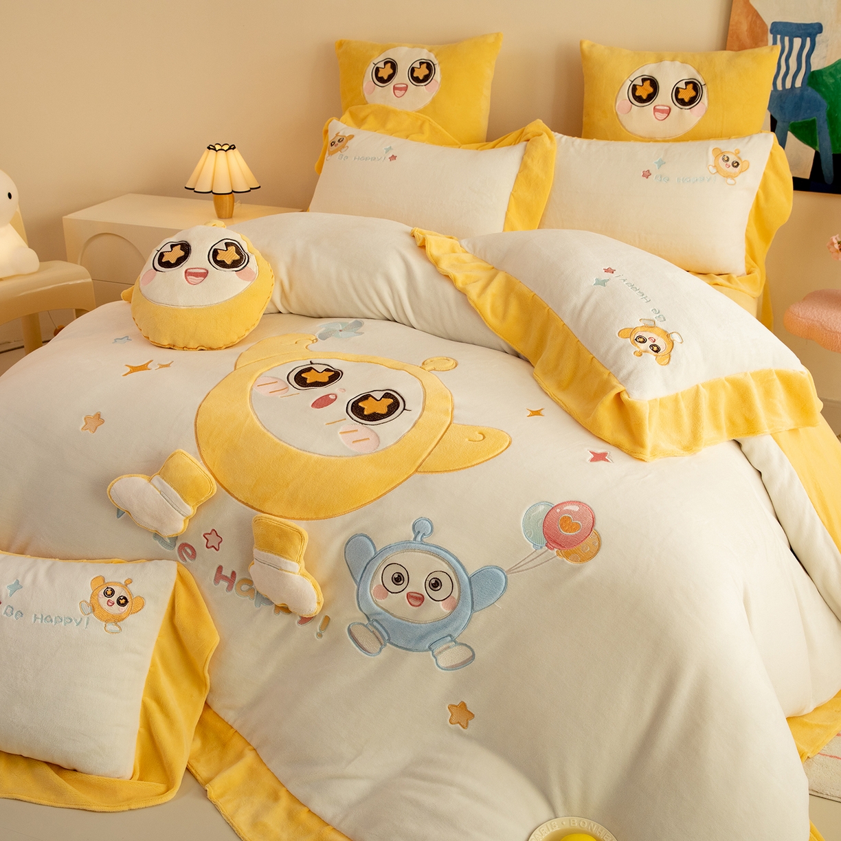 91家纺网 家纺一手货源 找家纺 （总）绒棉世家 2025新款贴布绣A类牛奶绒高克重四件套-蛋仔