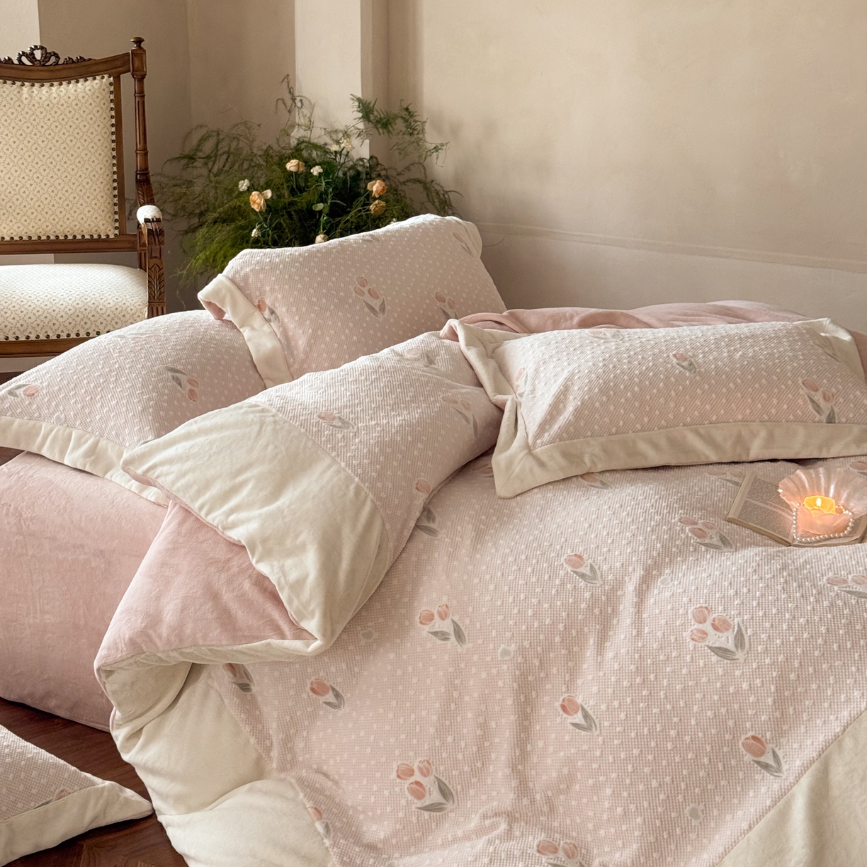 91家纺网 家纺一手货源 找家纺 云栖家居 2025秋冬消光加厚立体雕花牛奶绒四件套系列-元英系列（控价不低于199） 郁金香-粉