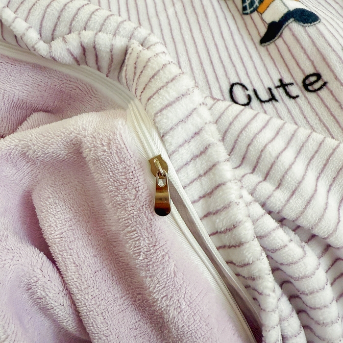 91家纺网 家纺一手货源 找家纺 王朝国际 2026新款高克重牛奶绒印花四件套 学院熊