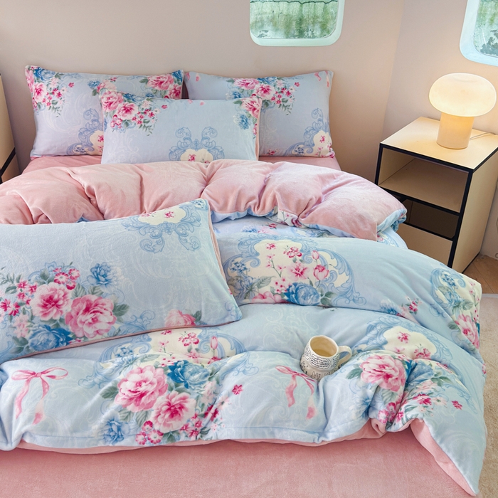 91家纺网 家纺一手货源 找家纺 王朝国际 2026新款高克重牛奶绒印花四件套 云梦海棠