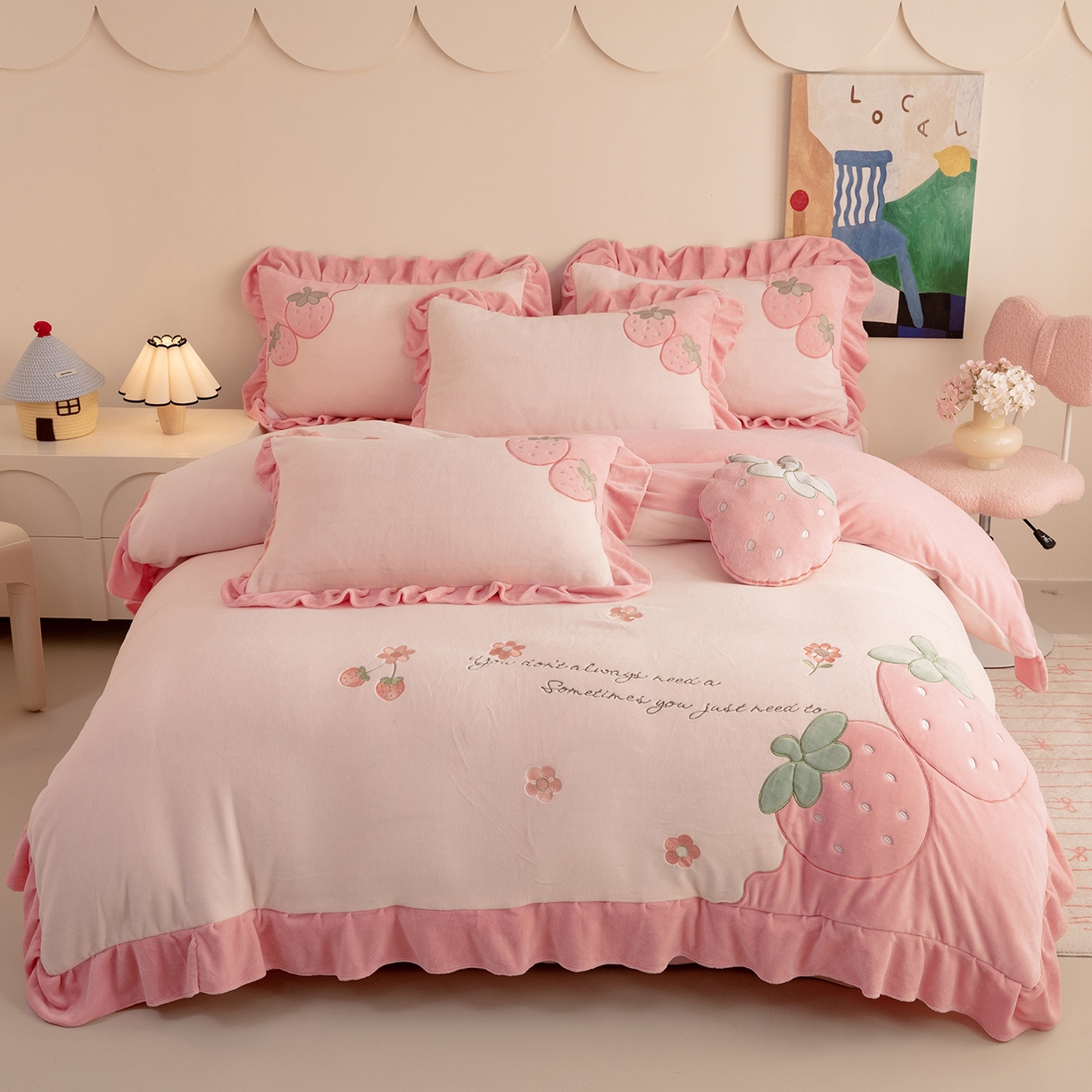 91家纺网 家纺一手货源 找家纺 （总）绒棉世家 2025新款贴布绣A类牛奶绒高克重四件套-粉色草莓