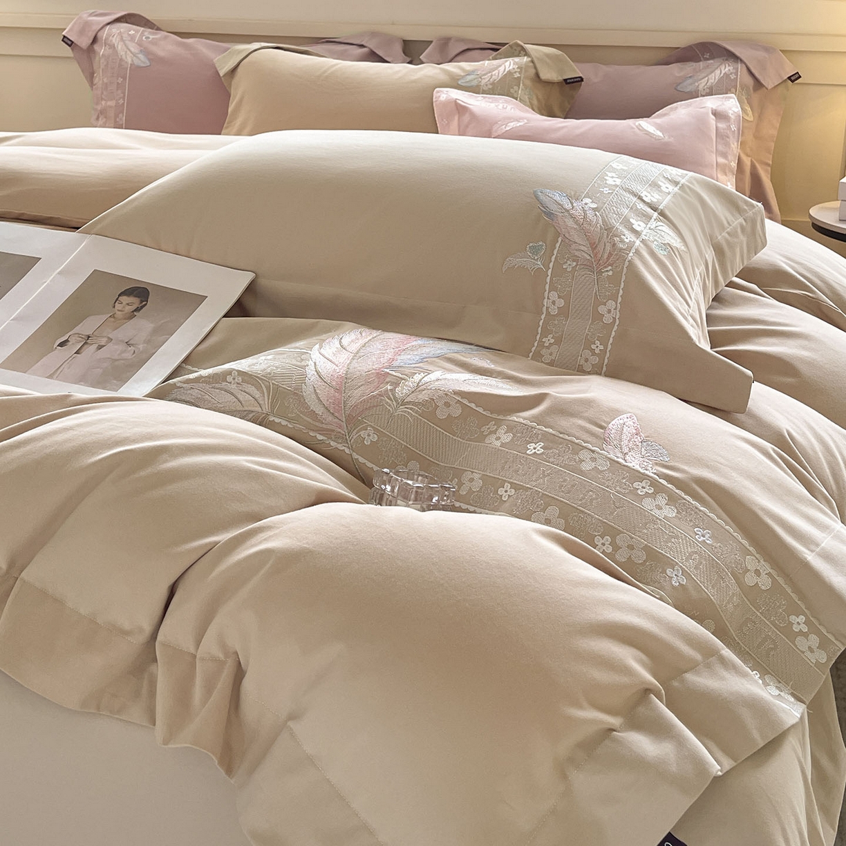 91家纺网 家纺一手货源 找家纺 （总）2025秋冬新品A类加厚保暖全棉磨毛四件套纯棉被套重工刺绣轻奢床笠款直播热款床上用品