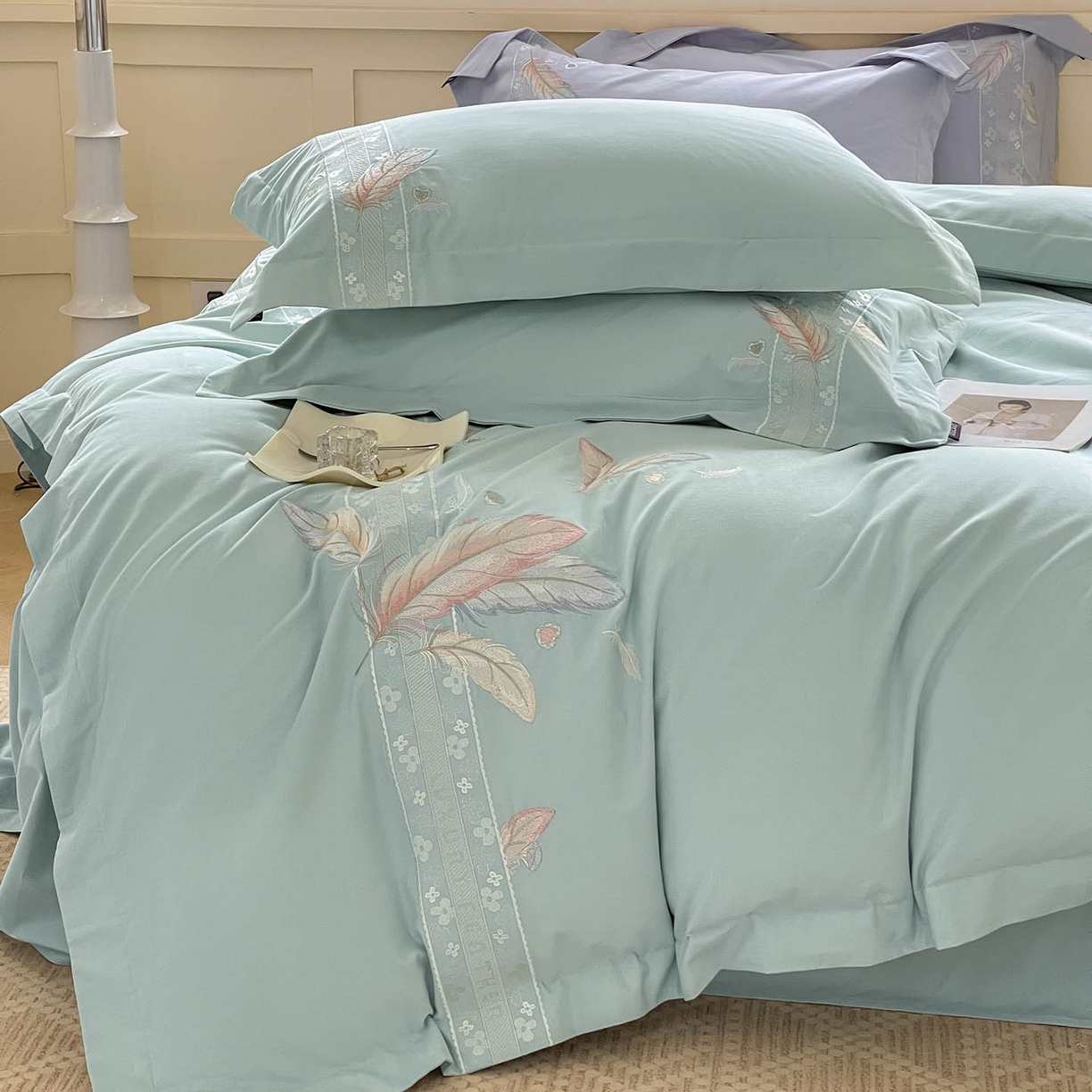 91家纺网 家纺一手货源 找家纺 2025秋冬新品A类加厚保暖全棉磨毛四件套纯棉被套重工刺绣轻奢床笠款直播热款床上用品 缦禾-茶绿