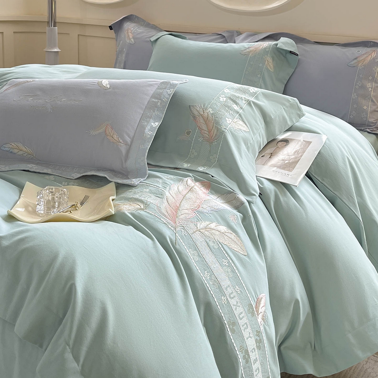 91家纺网 家纺一手货源 找家纺 2025秋冬新品A类加厚保暖全棉磨毛四件套纯棉被套重工刺绣轻奢床笠款直播热款床上用品 缦禾-茶绿