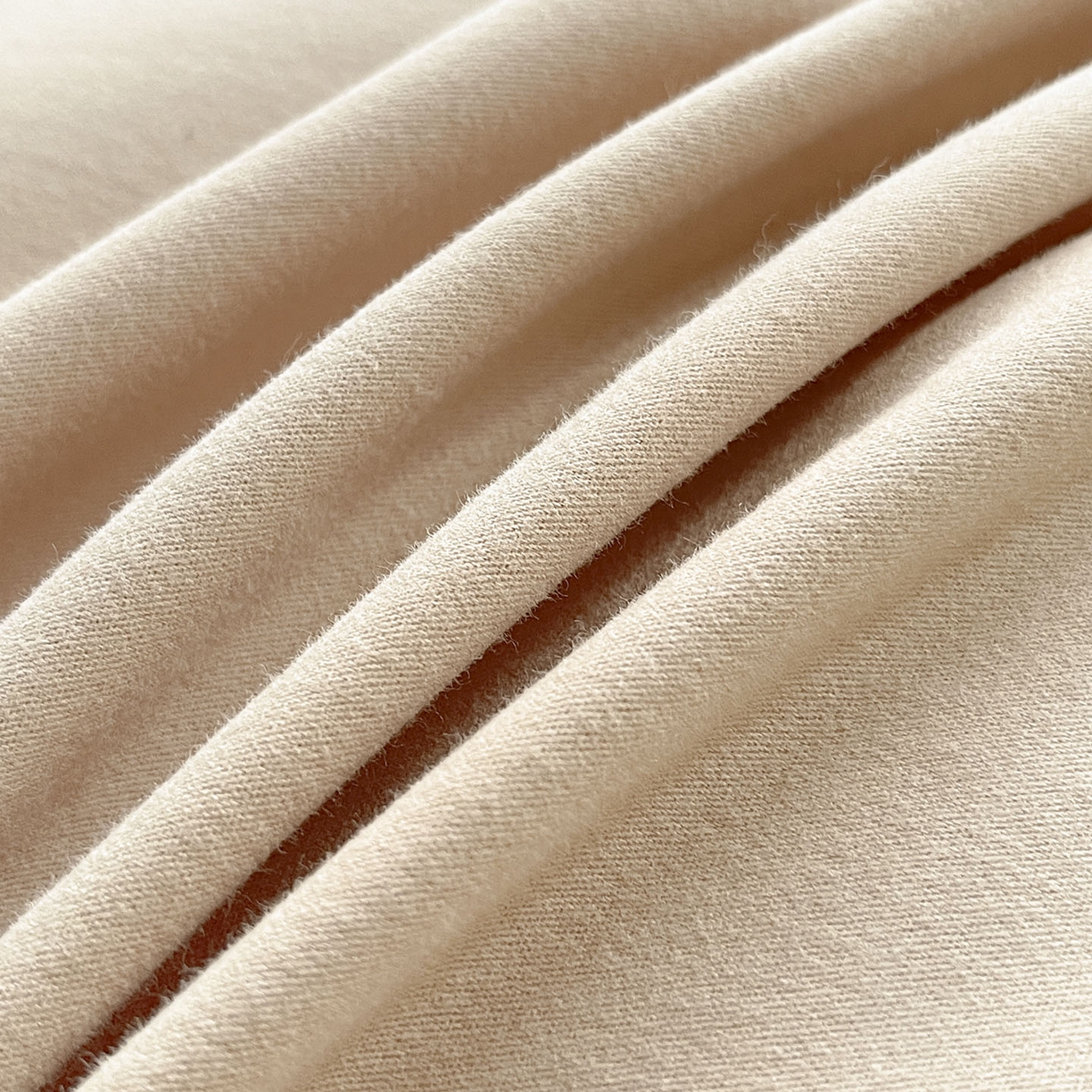 91家纺网 家纺一手货源 找家纺 2025秋冬新品A类加厚保暖全棉磨毛四件套纯棉被套重工刺绣轻奢床笠款直播热款床上用品 缦禾-拿铁