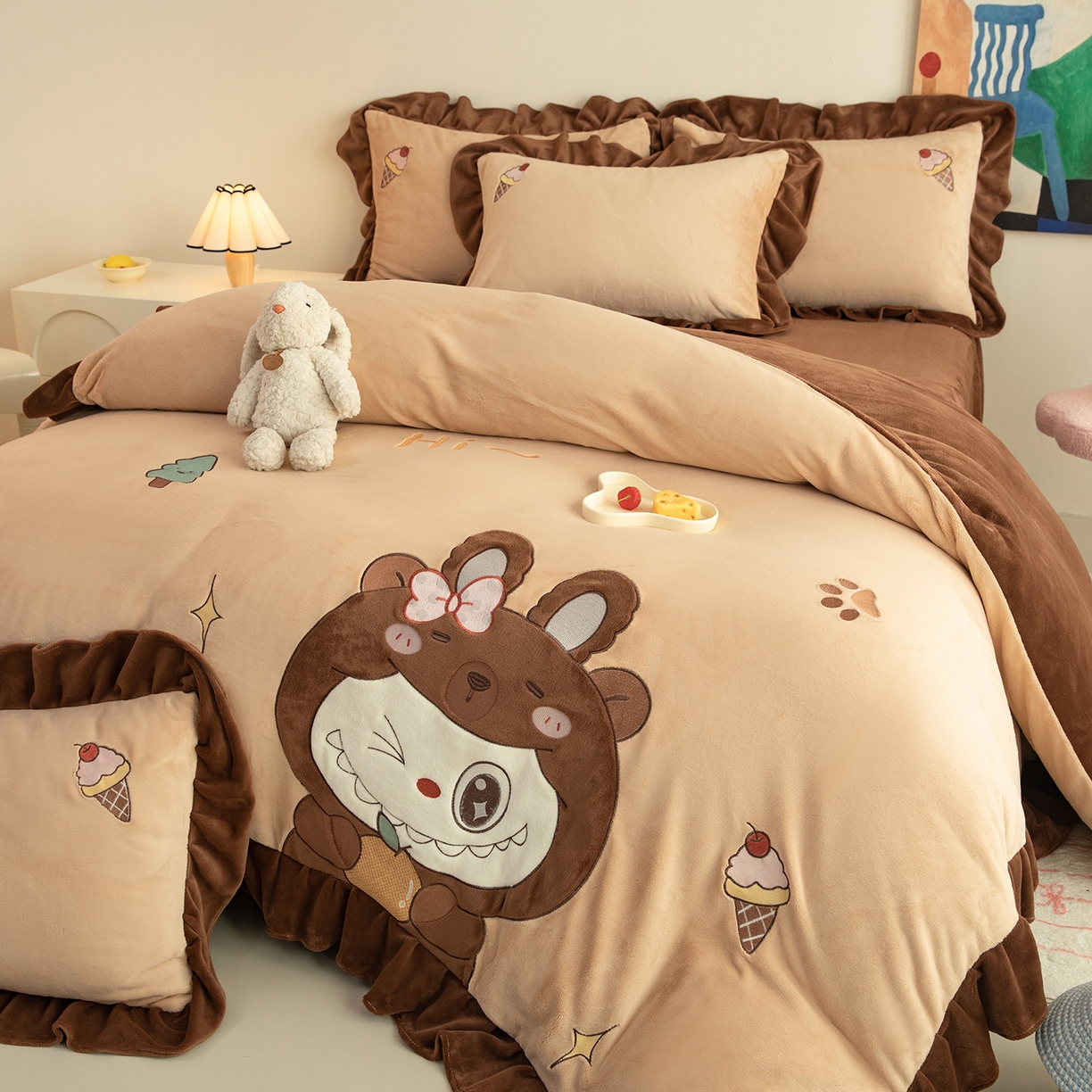 91家纺网 家纺一手货源 找家纺 （总）绒棉世家 2025新款贴布绣A类牛奶绒高克重四件套-啦布布