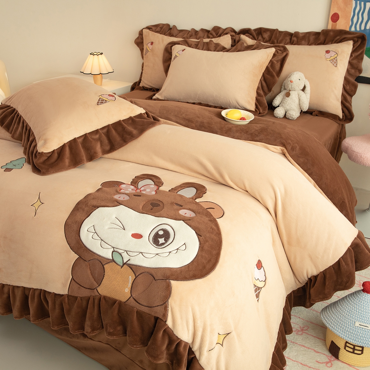 91家纺网 家纺一手货源 找家纺 （总）绒棉世家 2025新款贴布绣A类牛奶绒高克重四件套-啦布布