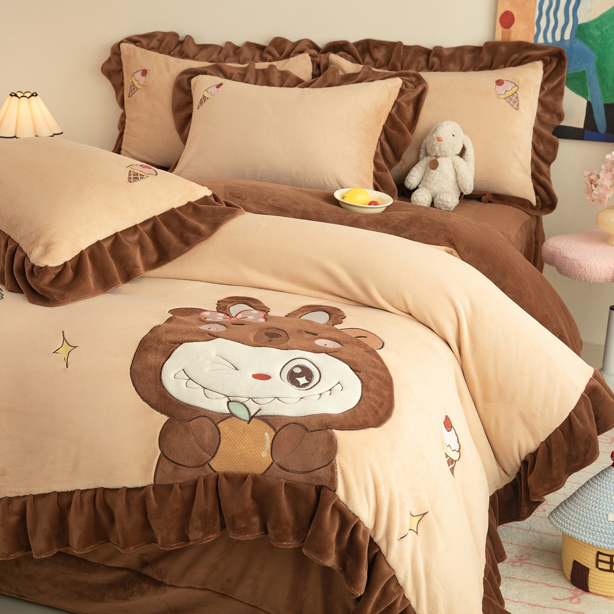 91家纺网 家纺一手货源 找家纺 （总）绒棉世家 2025新款贴布绣A类牛奶绒高克重四件套-啦布布