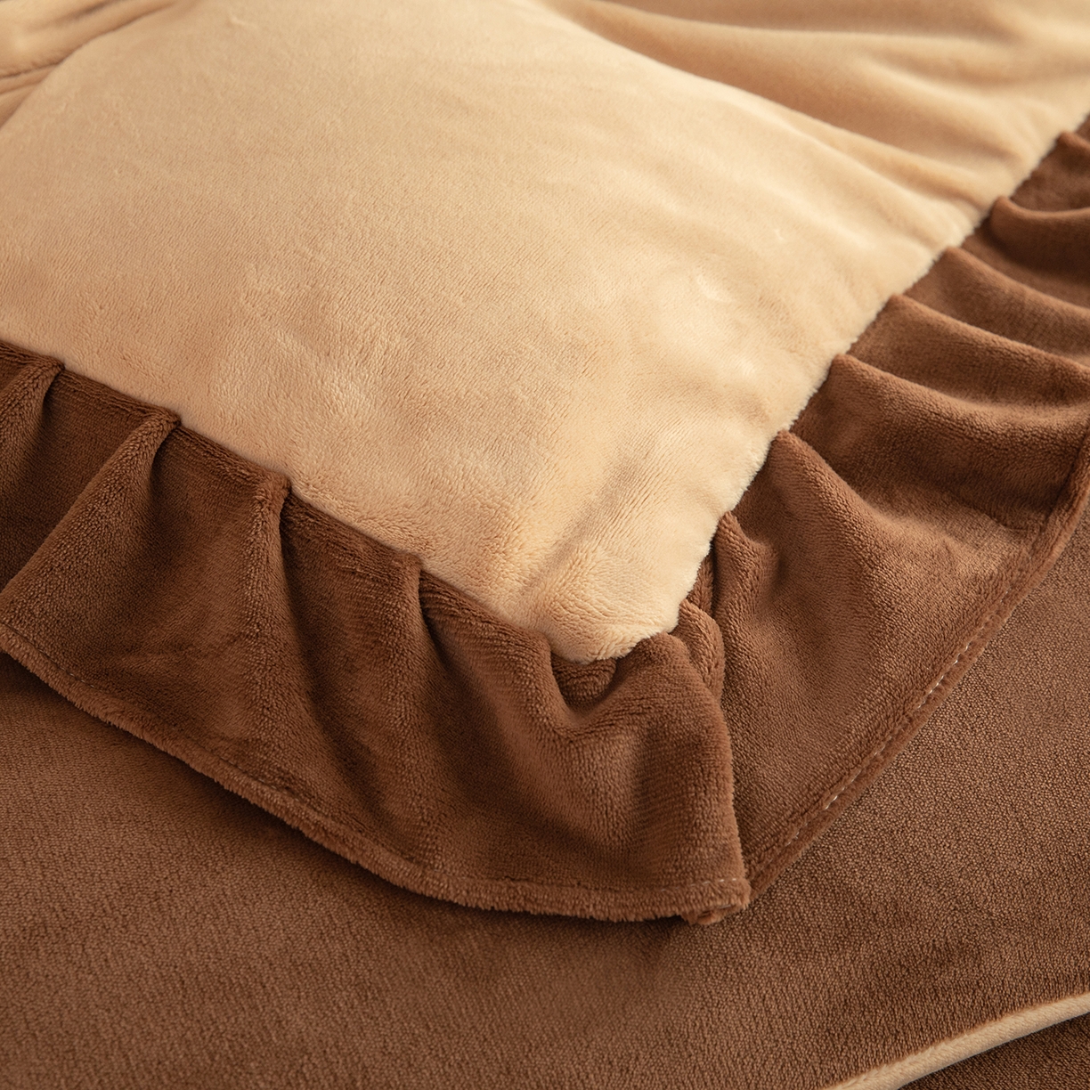 91家纺网 家纺一手货源 找家纺 （总）绒棉世家 2025新款贴布绣A类牛奶绒高克重四件套-啦布布