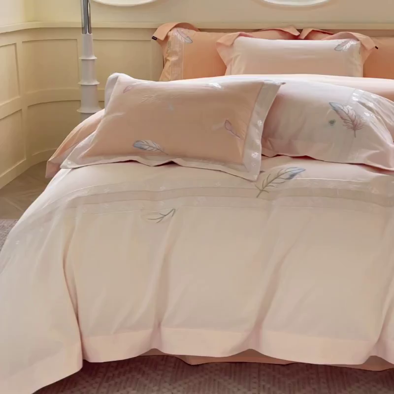 91家纺网 家纺一手货源 找家纺 2025秋冬新品A类加厚保暖全棉磨毛四件套纯棉被套重工刺绣轻奢床笠款直播热款床上用品 缦禾-白桃
