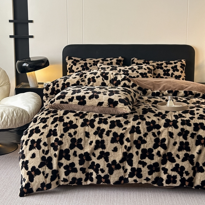 居易简 2025新款亲肤保暖皮草绒牛奶绒AB面美拉德抽条兔毛绒四件套 蝴蝶咖