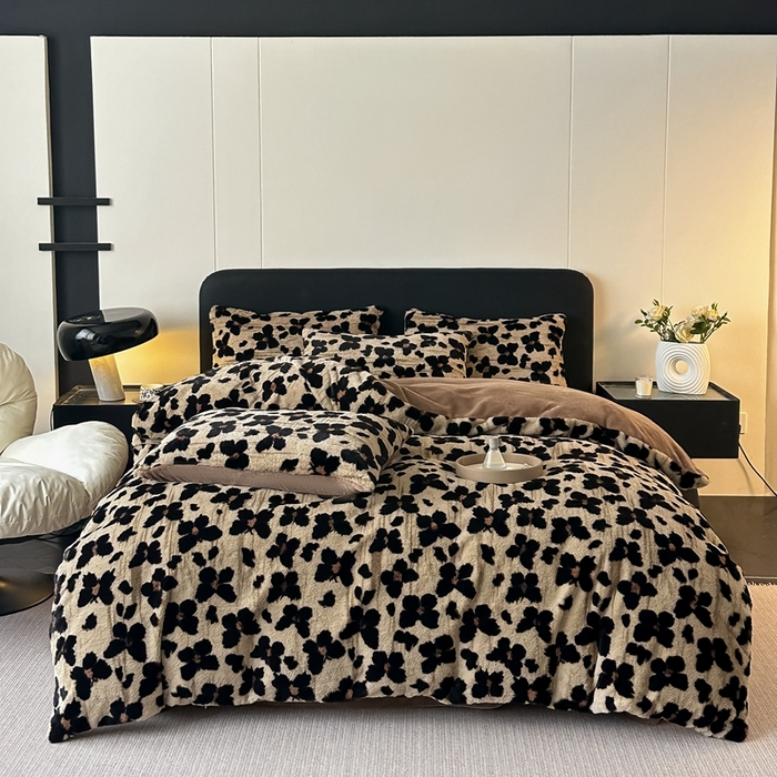 91家纺网 家纺一手货源 找家纺 居易简 2025新款亲肤保暖皮草绒牛奶绒AB面美拉德抽条兔毛绒四件套 蝴蝶咖