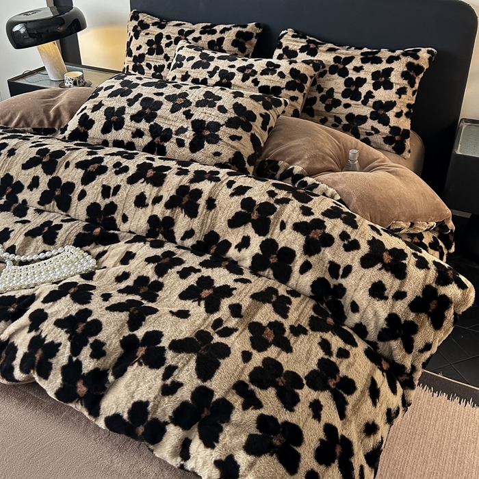 91家纺网 家纺一手货源 找家纺 居易简 2025新款亲肤保暖皮草绒牛奶绒AB面美拉德抽条兔毛绒四件套 蝴蝶咖