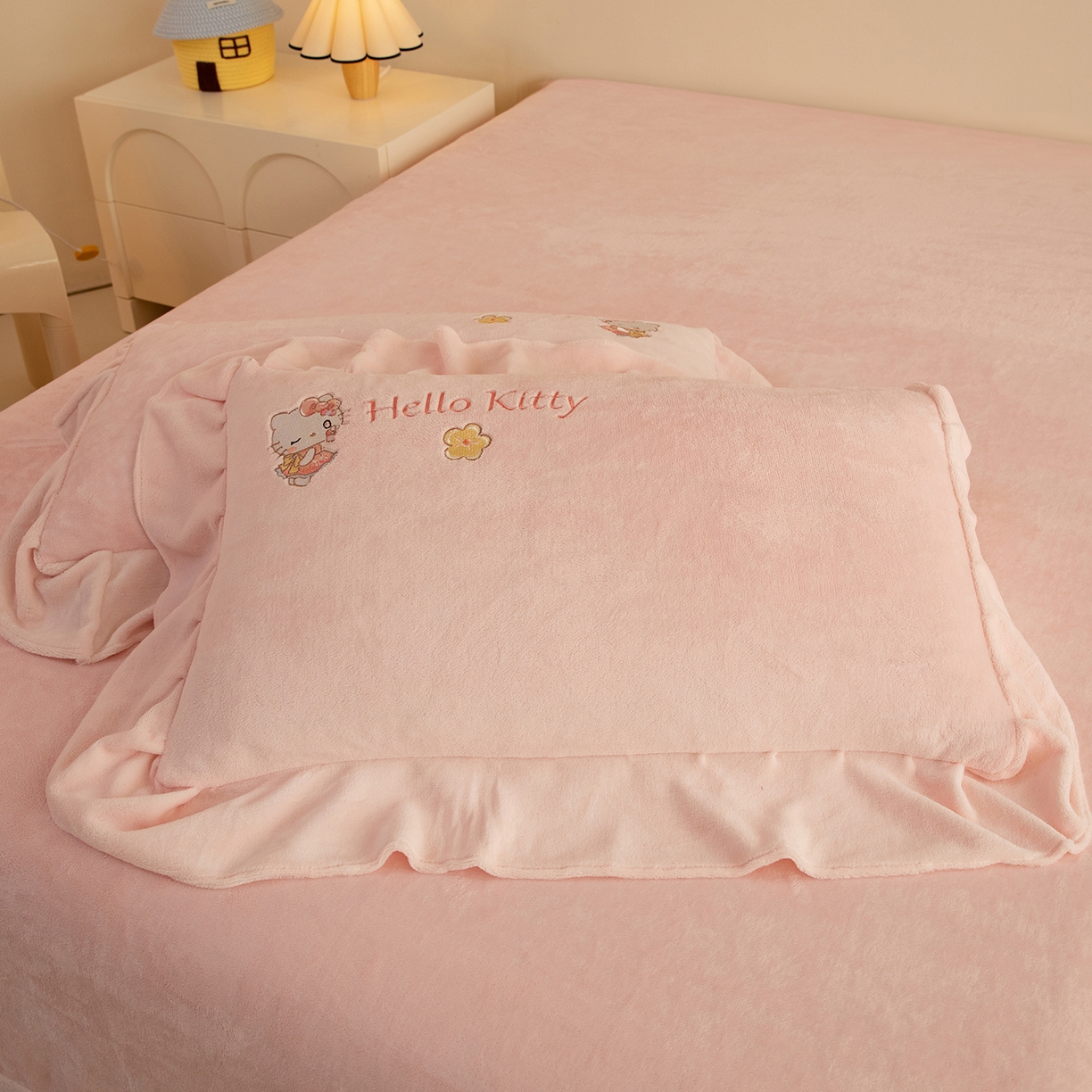 91家纺网 家纺一手货源 找家纺 （总）绒棉世家 2025新款贴布绣A类牛奶绒高克重四件套-KT猫