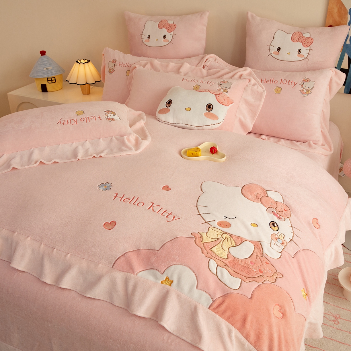 91家纺网 家纺一手货源 找家纺 （总）绒棉世家 2025新款贴布绣A类牛奶绒高克重四件套-KT猫