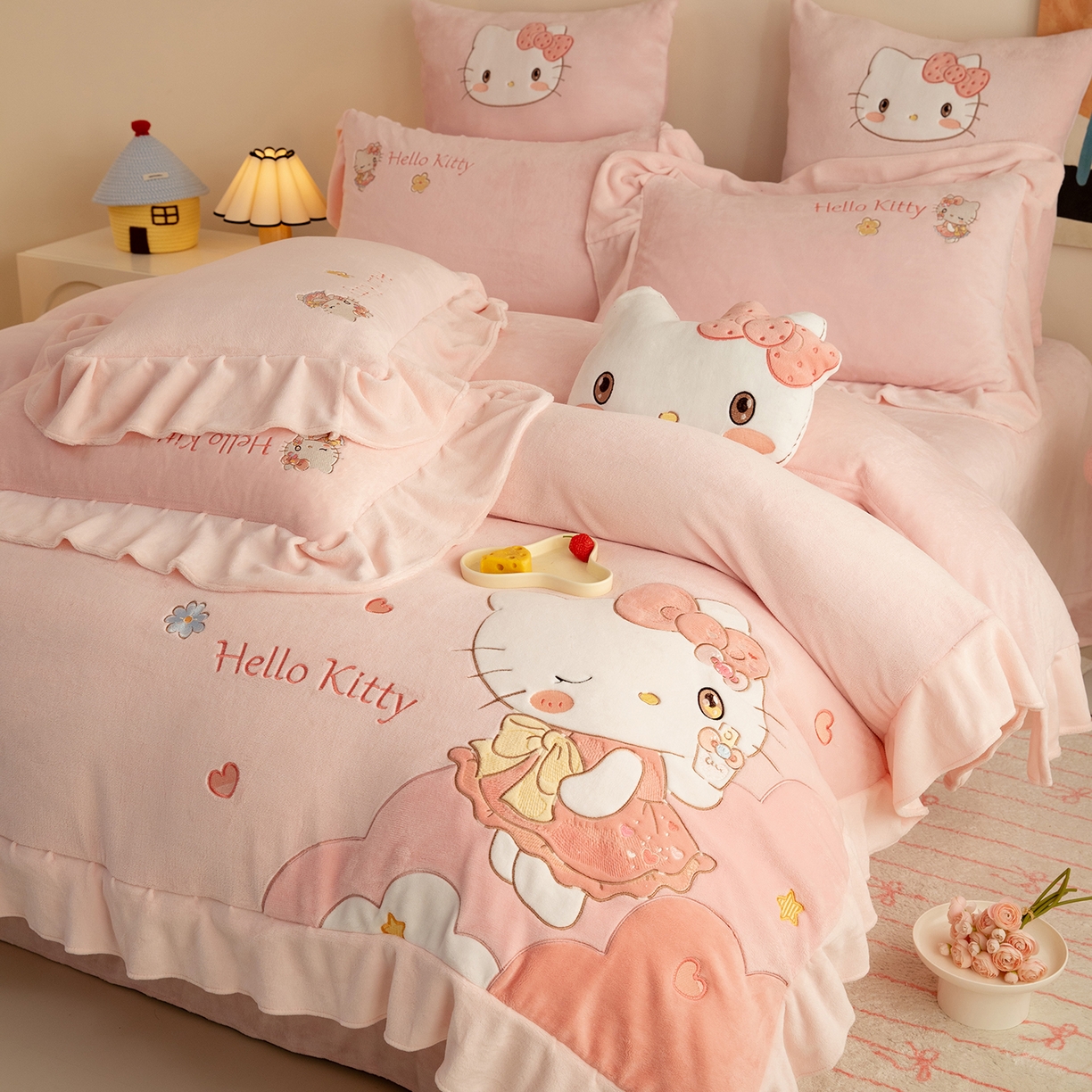 91家纺网 家纺一手货源 找家纺 （总）绒棉世家 2025新款贴布绣A类牛奶绒高克重四件套-KT猫