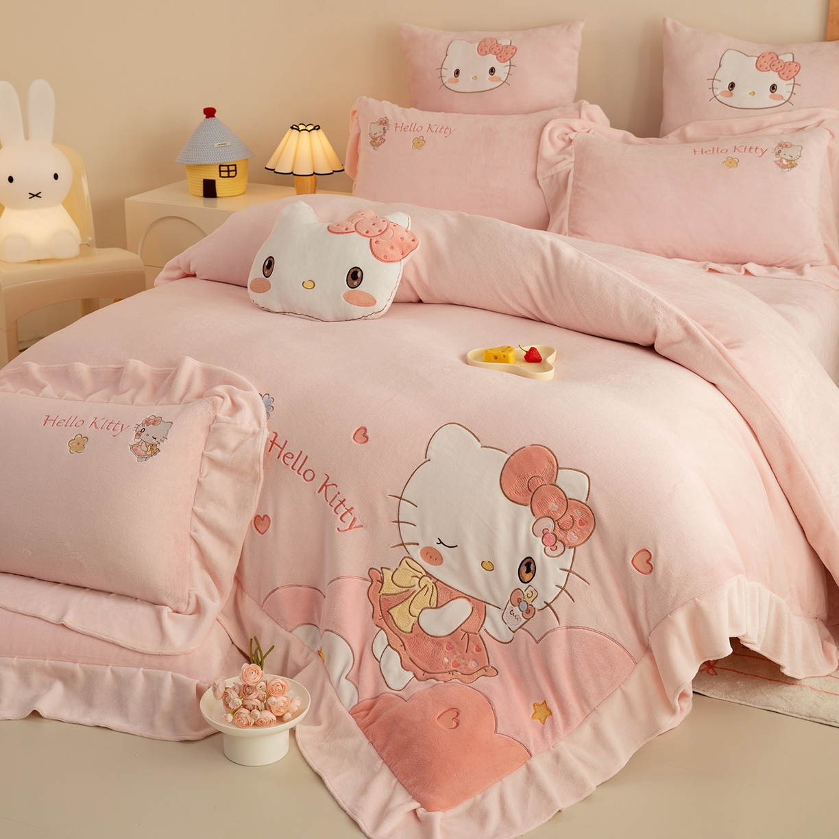 91家纺网 家纺一手货源 找家纺 （总）绒棉世家 2025新款贴布绣A类牛奶绒高克重四件套-KT猫