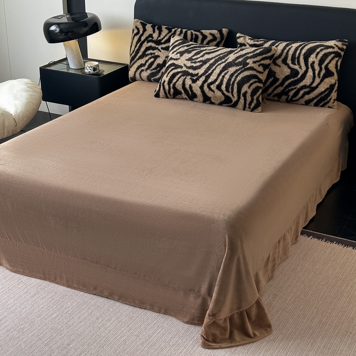 91家纺网 家纺一手货源 找家纺 居易简 2025新款亲肤保暖皮草绒牛奶绒AB面美拉德抽条兔毛绒四件套 虎纹咖