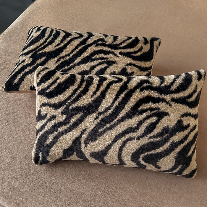 91家纺网 家纺一手货源 找家纺 居易简 2025新款亲肤保暖皮草绒牛奶绒AB面美拉德抽条兔毛绒四件套 虎纹咖