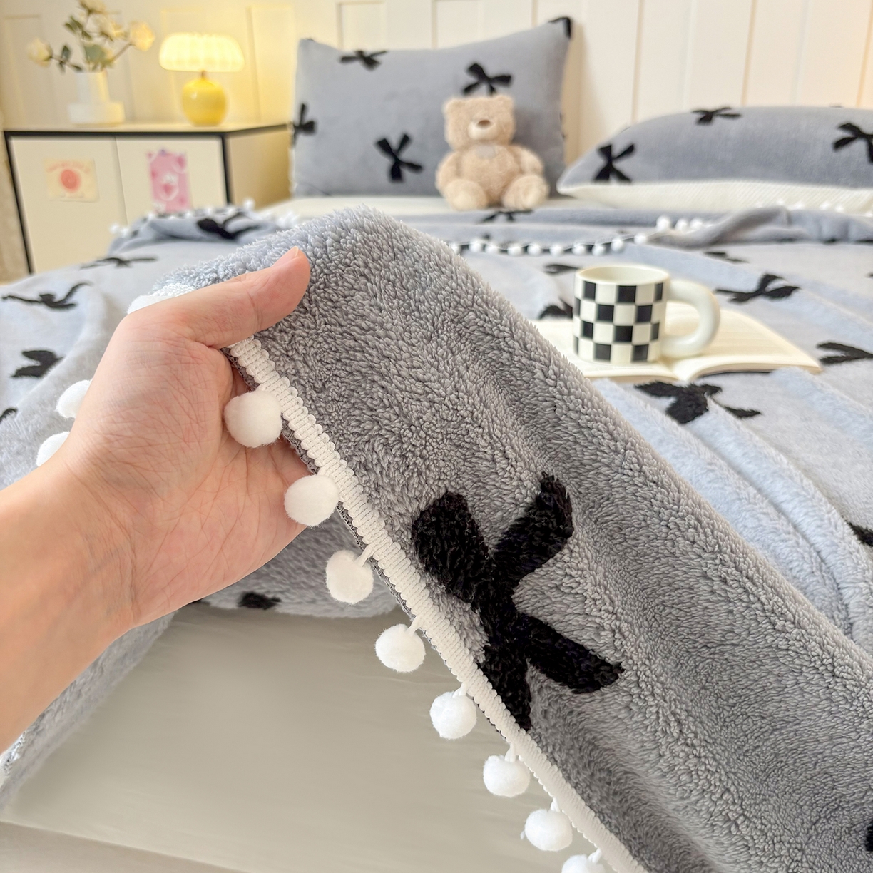 91家纺网 家纺一手货源 找家纺 （总）恋佳居 2025新款高克重提花舒棉绒吊球花边毛毯