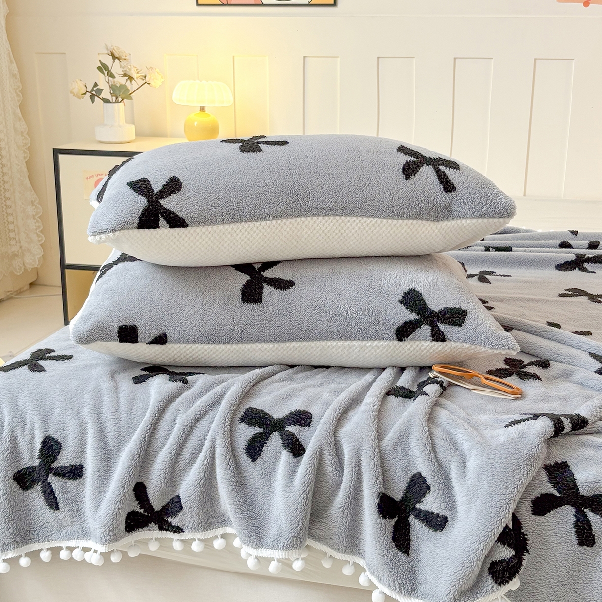 91家纺网 家纺一手货源 找家纺 （总）恋佳居 2025新款高克重提花舒棉绒吊球花边毛毯