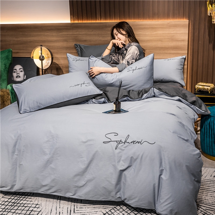 91家纺网 家纺一手货源 找家纺 小叮当家纺仓储工厂店 2025新款(热买家秀不断货)40s贡缎长绒棉纯棉字母款全棉四件套轻奢床上用品 银高级灰