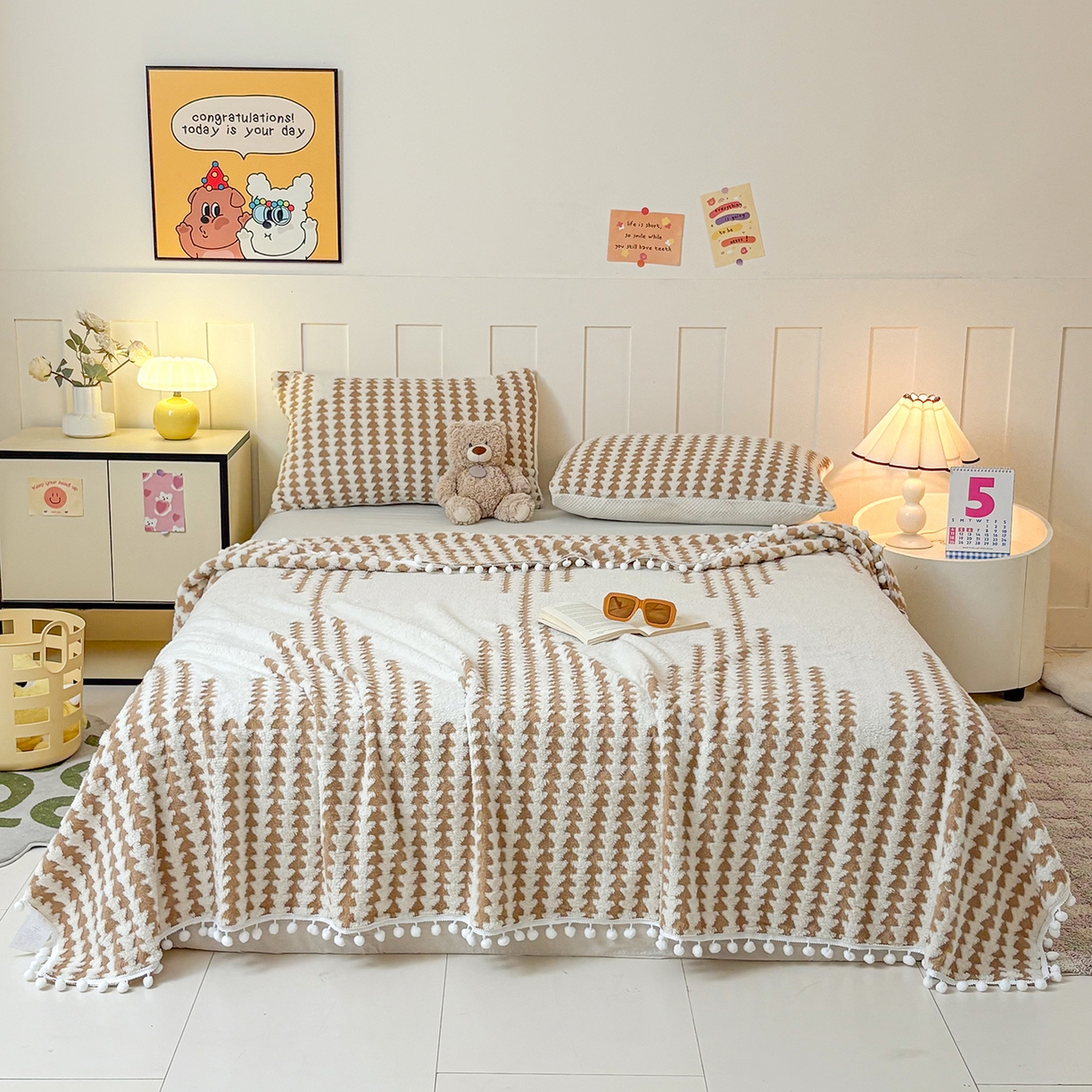 91家纺网 家纺一手货源 找家纺 恋佳居 2025新款高克重提花舒棉绒吊球花边毛毯 节节高-卡其色