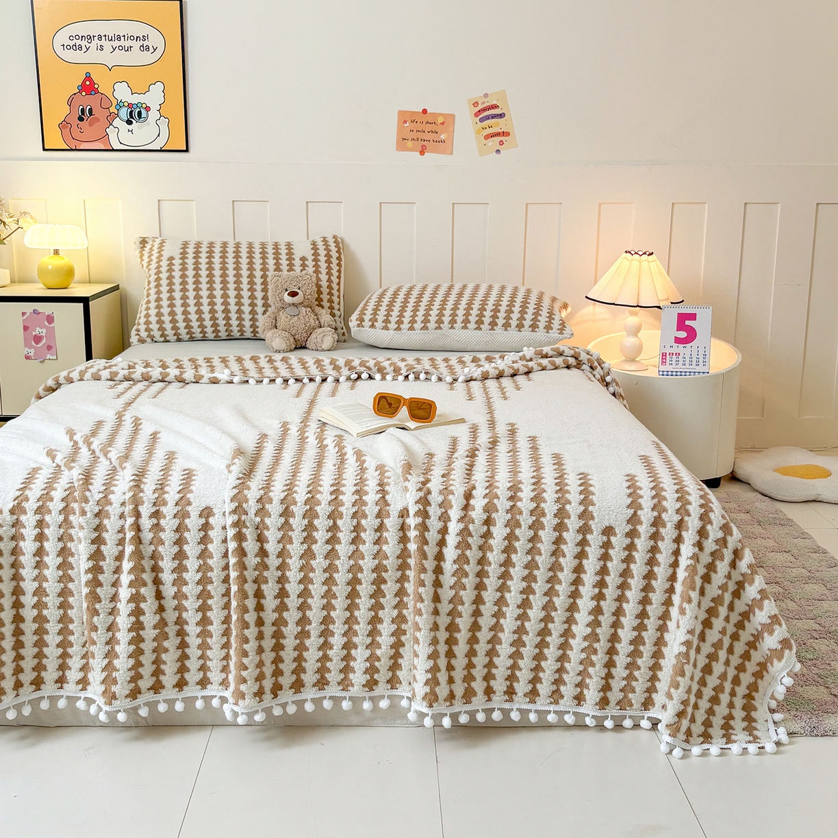 91家纺网 家纺一手货源 找家纺 恋佳居 2025新款高克重提花舒棉绒吊球花边毛毯 节节高-卡其色