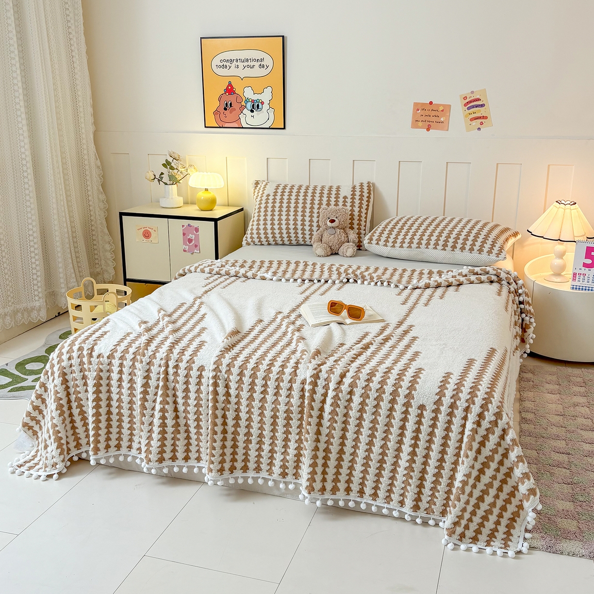 91家纺网 家纺一手货源 找家纺 恋佳居 2025新款高克重提花舒棉绒吊球花边毛毯 节节高-卡其色