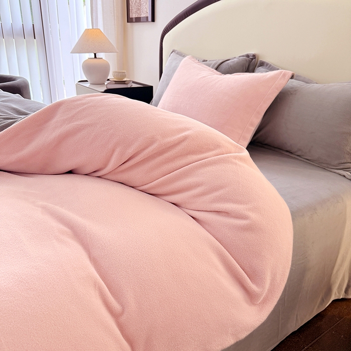 91家纺网 家纺一手货源 找家纺 家贝爱 2025新款高克重石墨烯牛奶绒四件套 暖梦-粉玉