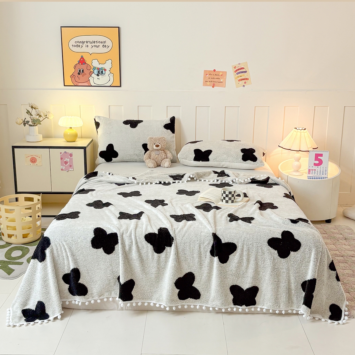 91家纺网 家纺一手货源 找家纺 恋佳居 2025新款高克重提花舒棉绒吊球花边毛毯 蝶儿飞