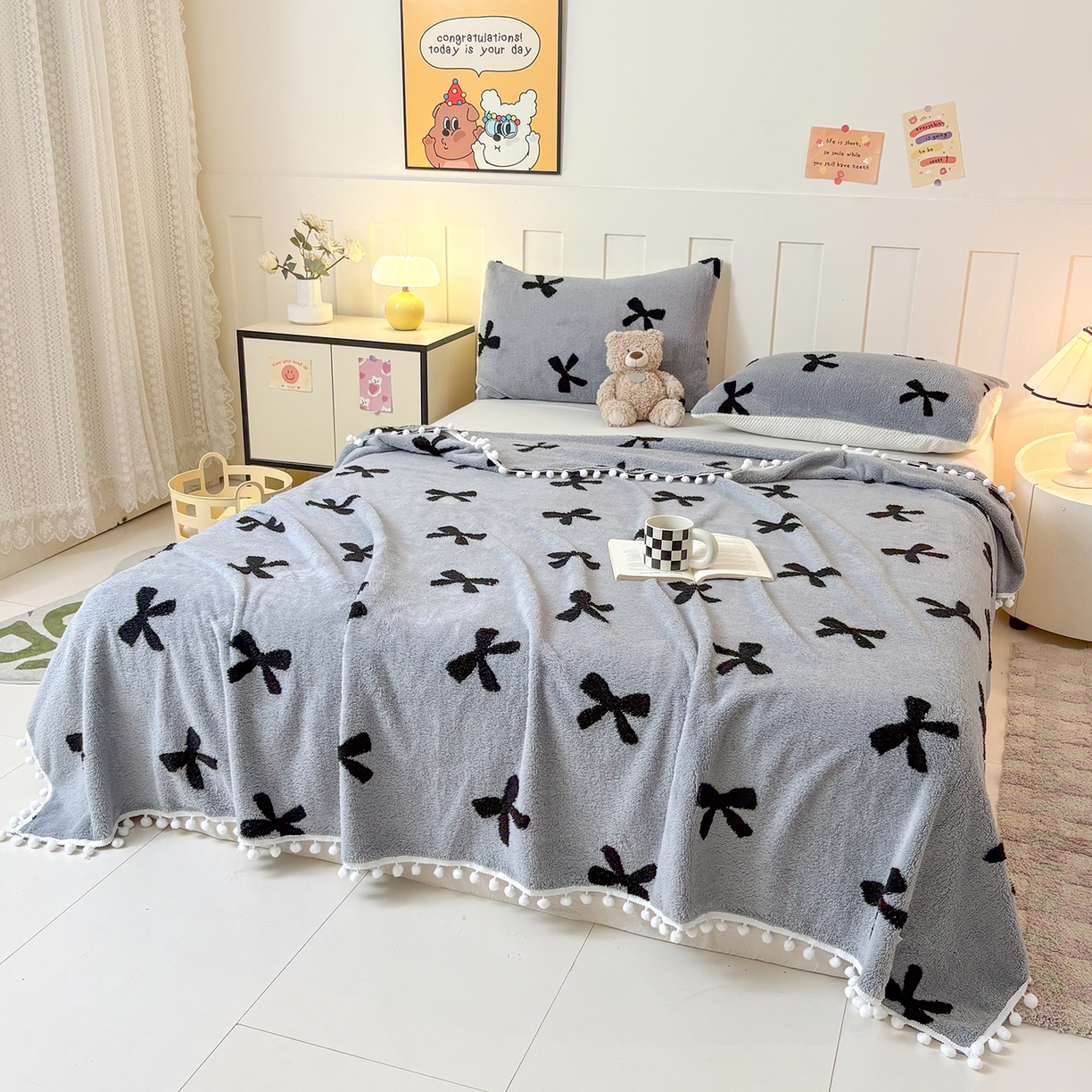 91家纺网 家纺一手货源 找家纺 恋佳居 2025新款高克重提花舒棉绒吊球花边毛毯 蝴蝶结