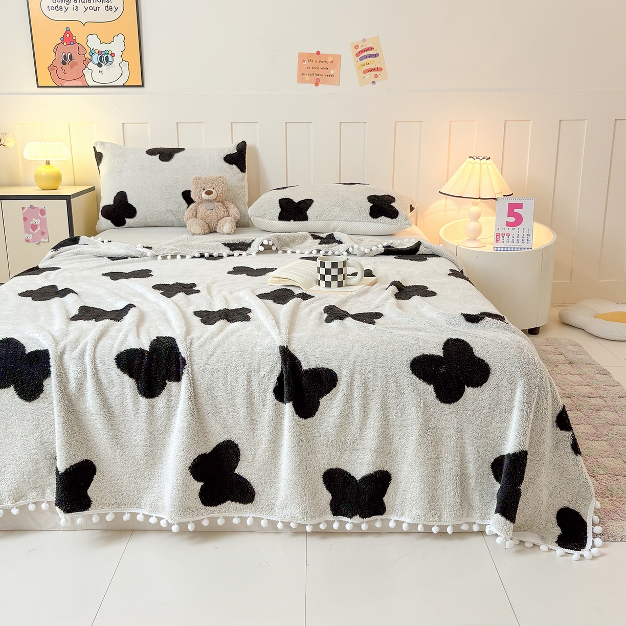 91家纺网 家纺一手货源 找家纺 恋佳居 2025新款高克重提花舒棉绒吊球花边毛毯 蝶儿飞