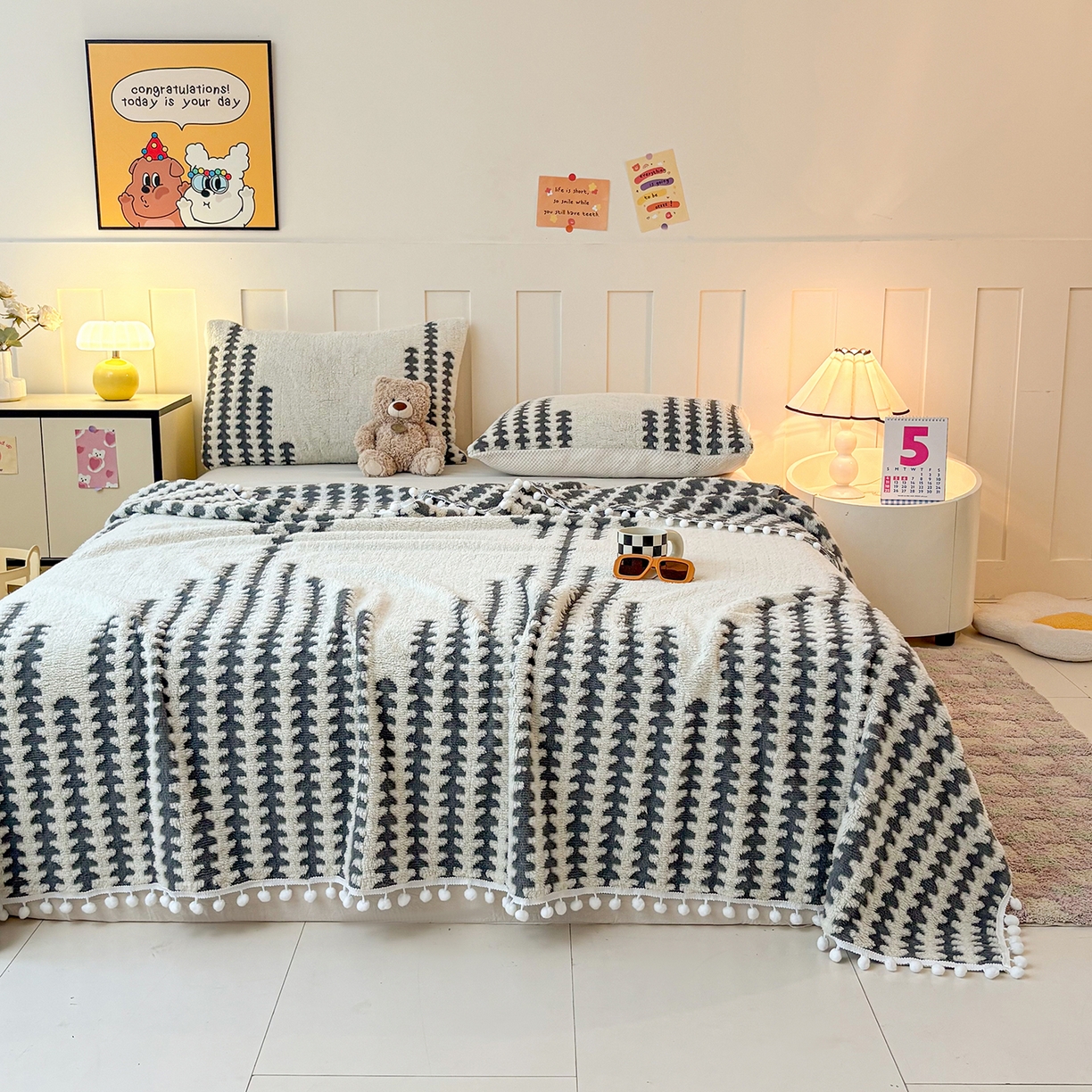 91家纺网 家纺一手货源 找家纺 恋佳居 2025新款高克重提花舒棉绒吊球花边毛毯 节节高-灰色