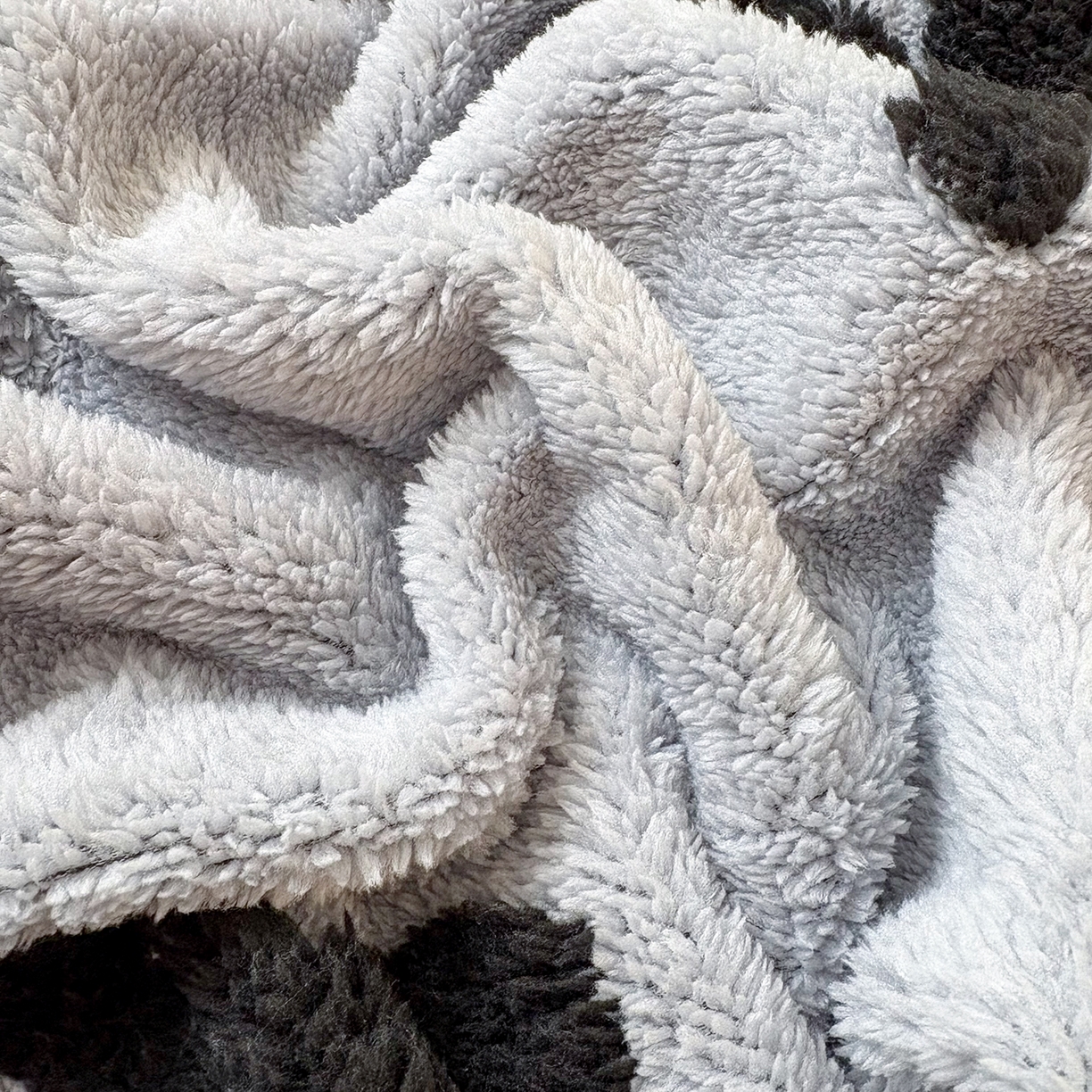 91家纺网 家纺一手货源 找家纺 恋佳居 2025新款高克重提花舒棉绒吊球花边毛毯 蝴蝶结