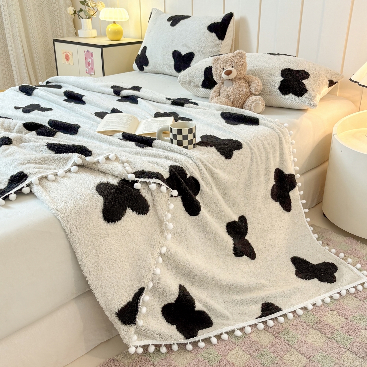 91家纺网 家纺一手货源 找家纺 恋佳居 2025新款高克重提花舒棉绒吊球花边毛毯 蝶儿飞