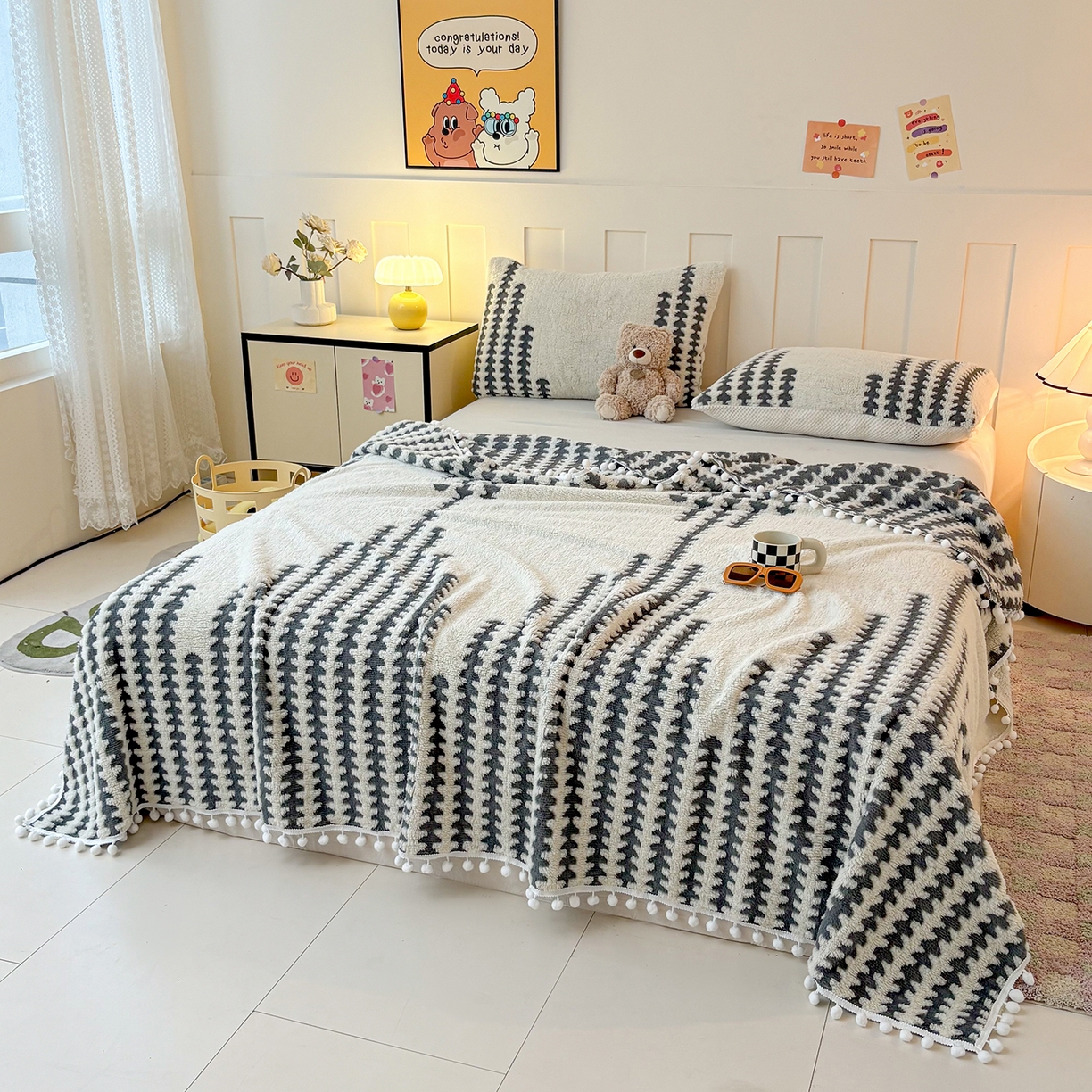 91家纺网 家纺一手货源 找家纺 恋佳居 2025新款高克重提花舒棉绒吊球花边毛毯 节节高-灰色