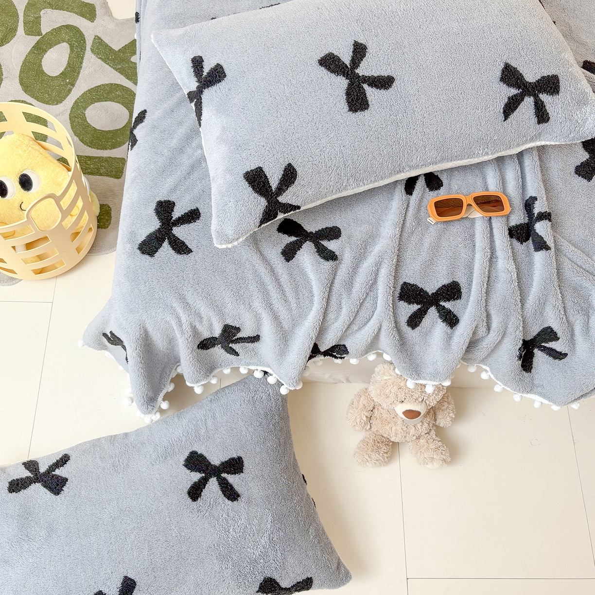 91家纺网 家纺一手货源 找家纺 恋佳居 2025新款高克重提花舒棉绒吊球花边毛毯 蝴蝶结