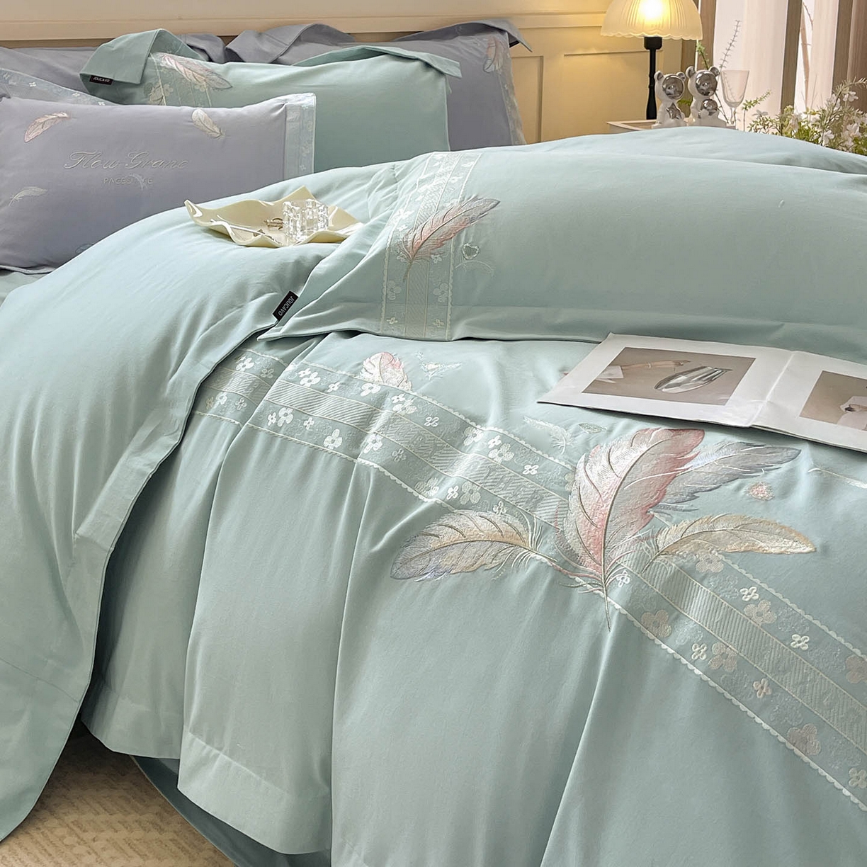 91家纺网 家纺一手货源 找家纺 2025秋冬新品A类加厚保暖全棉磨毛四件套纯棉被套重工刺绣轻奢床笠款直播热款床上用品 缦禾-茶绿