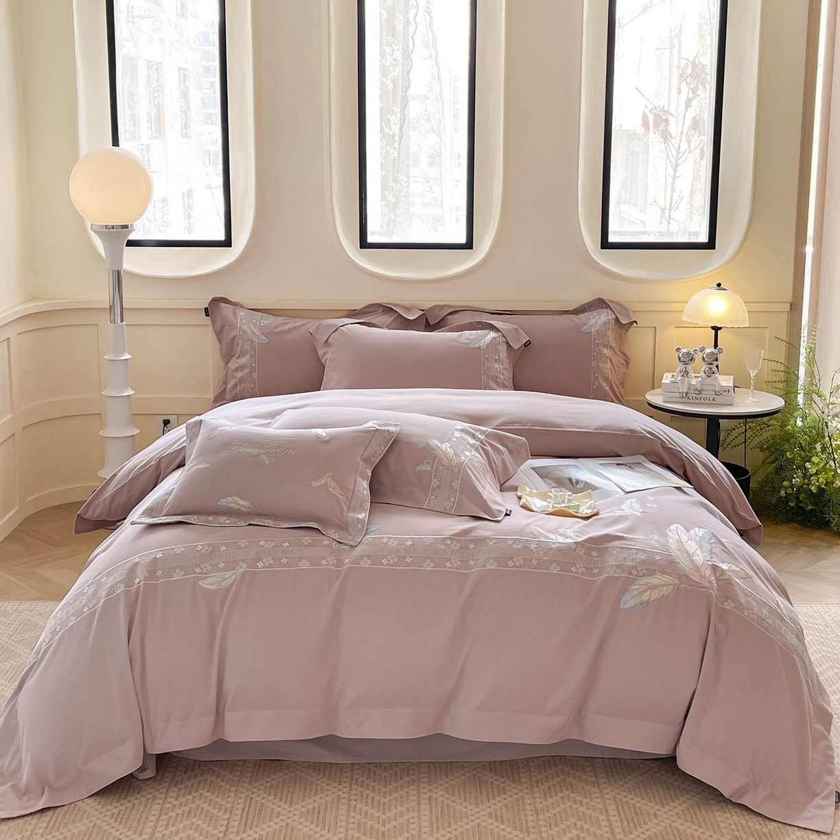 91家纺网 家纺一手货源 找家纺 2025秋冬新品A类加厚保暖全棉磨毛四件套纯棉被套重工刺绣轻奢床笠款直播热款床上用品 缦禾-红桃