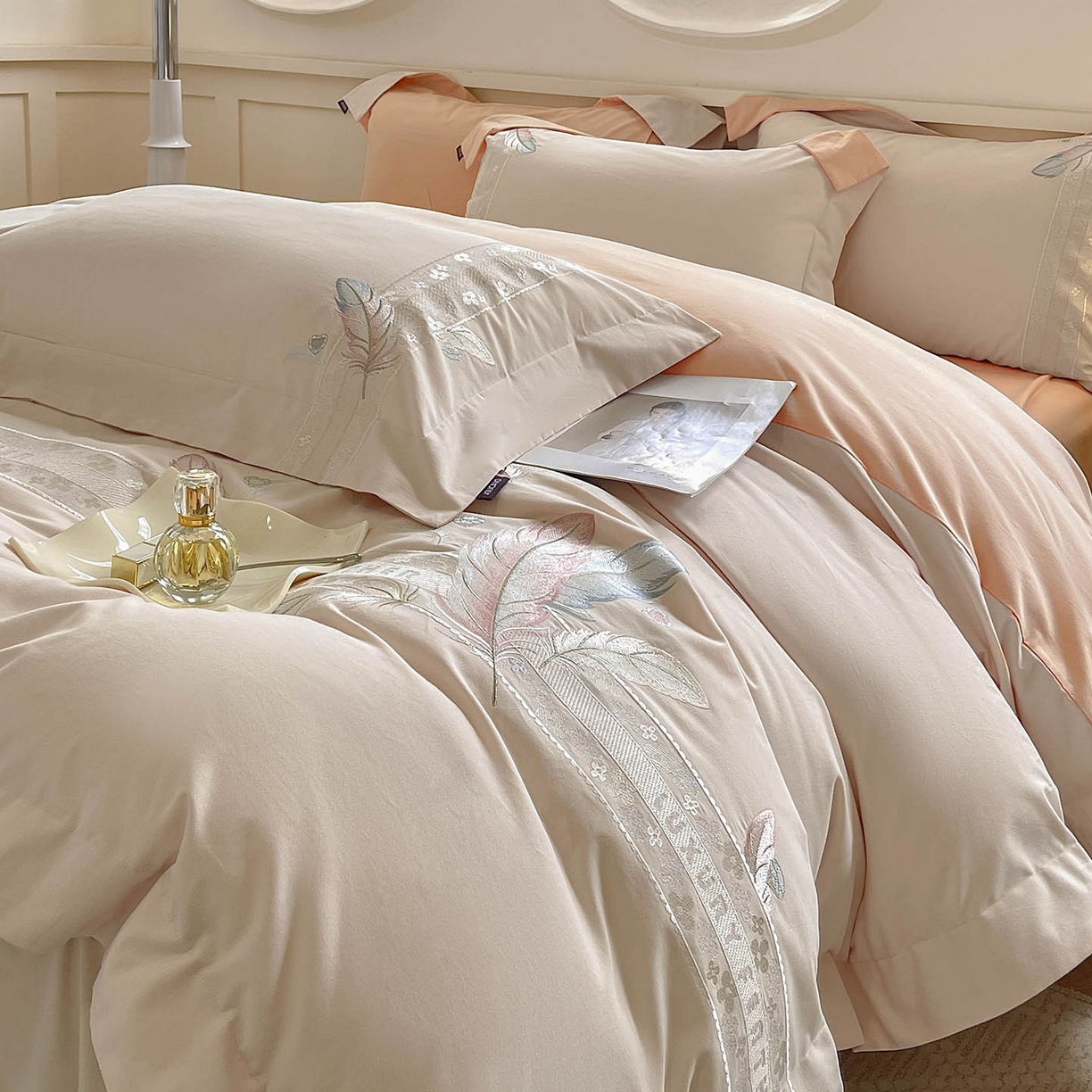 91家纺网 家纺一手货源 找家纺 2025秋冬新品A类加厚保暖全棉磨毛四件套纯棉被套重工刺绣轻奢床笠款直播热款床上用品 缦禾-白桃