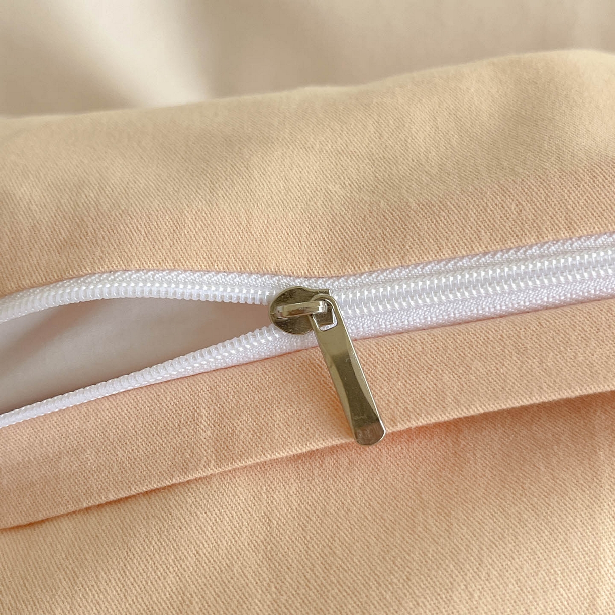 91家纺网 家纺一手货源 找家纺 2025秋冬新品A类加厚保暖全棉磨毛四件套纯棉被套重工刺绣轻奢床笠款直播热款床上用品 缦禾-白桃