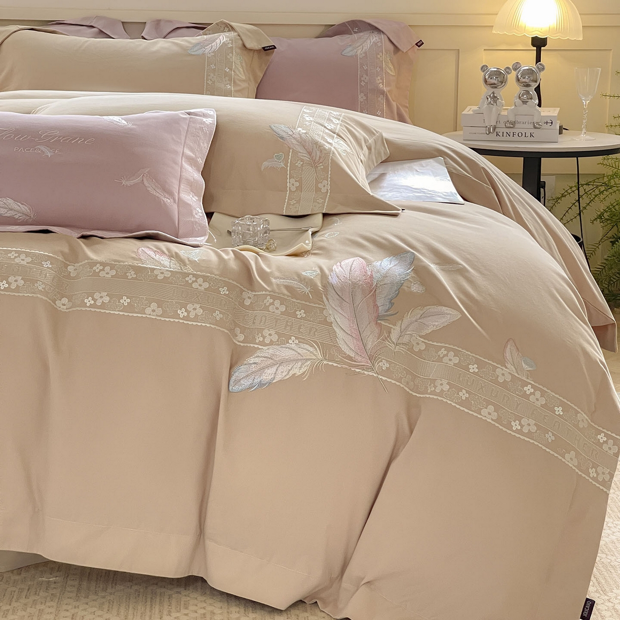 91家纺网 家纺一手货源 找家纺 2025秋冬新品A类加厚保暖全棉磨毛四件套纯棉被套重工刺绣轻奢床笠款直播热款床上用品 缦禾-拿铁