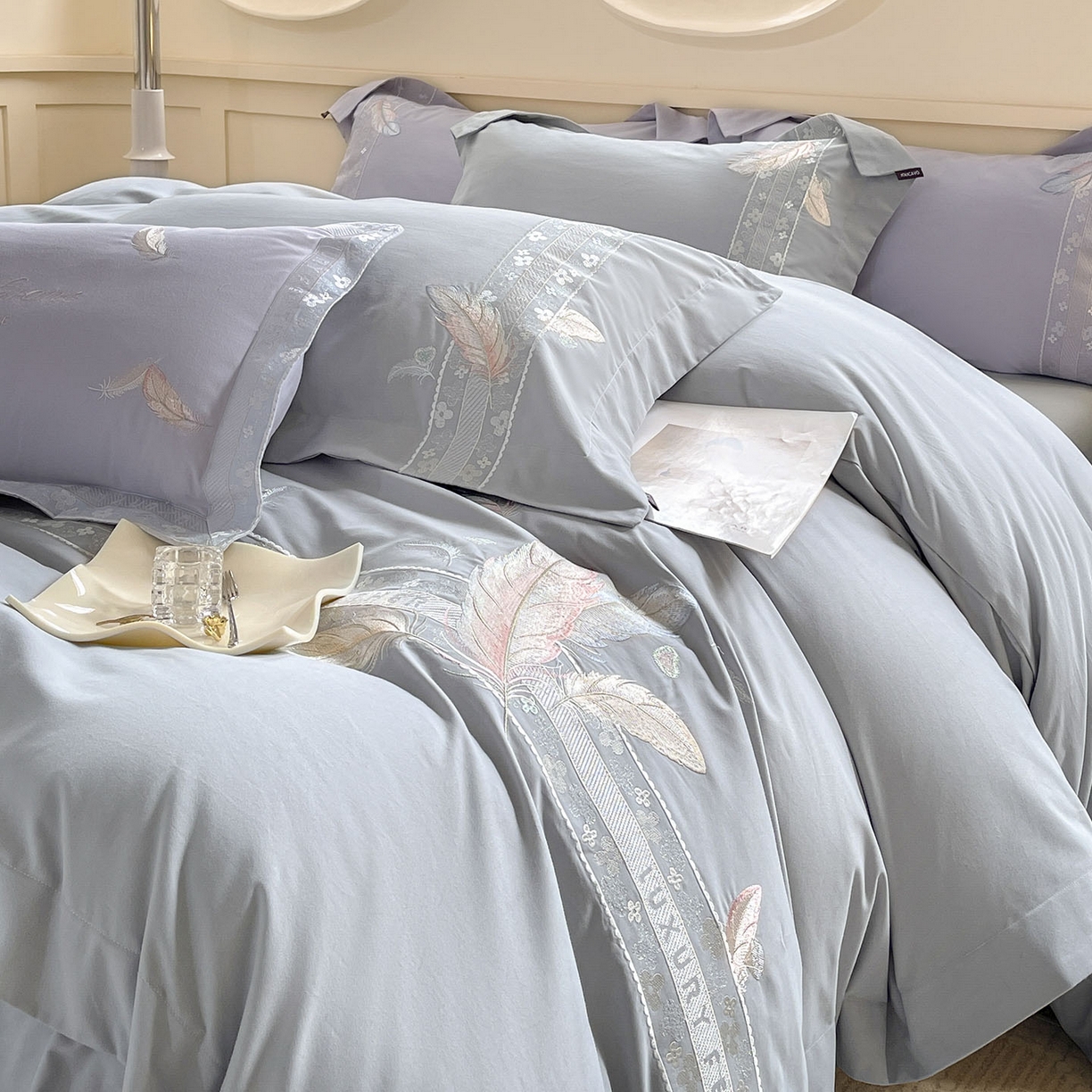 91家纺网 家纺一手货源 找家纺 2025秋冬新品A类加厚保暖全棉磨毛四件套纯棉被套重工刺绣轻奢床笠款直播热款床上用品 缦禾-夜灰